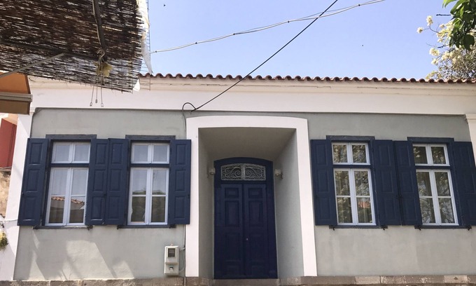 Petra Casa | Casa de piedra, totalmente renovada, techos altos, grandes ventanales.