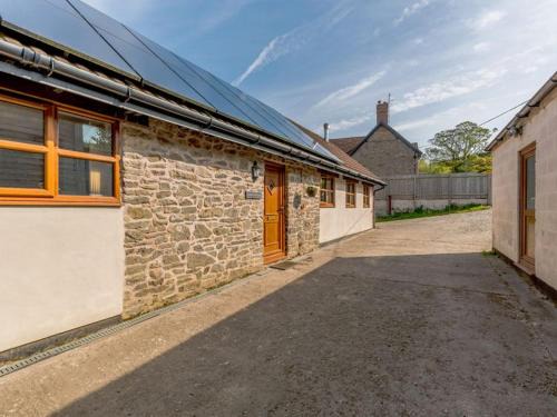 Bromlow Casa | Stone Cottage