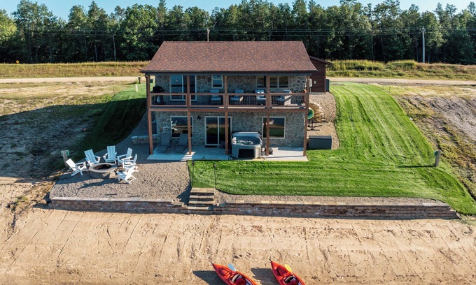 New Lisbon Cabaña | Stone Cottage - Lakefront/Beach/Arcade/HotTub/MassageChair/2 Kings/Near WI Dells