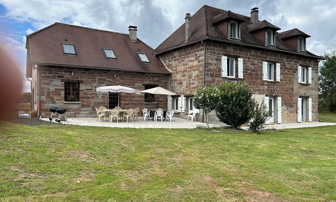 Saint-Aulaire Casa | Stone country house overlooking the valley, set in 3000 m2 of land