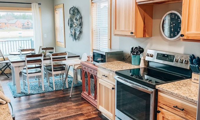 New Lisbon Casa | STONE COVE LAKE HOME : beachfront family friendly retreat near CASTLE ROCK LAKE