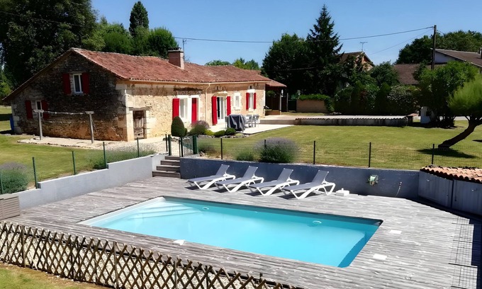 La Chapelle-Gonaguet Casa | Casa de piedra con piscina privada y jardín – Encanto y confort en Dordoña