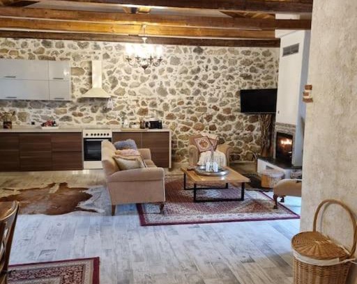 Aliartos Chalet De Esquí | Stone House - Πέτρινο Σαλέ