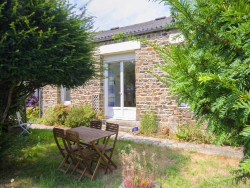 Etables-sur-Mer Casa | Stone House by Les Godelins Beach