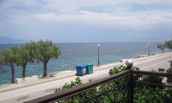 Evrostina Casa | Stone House by the sea