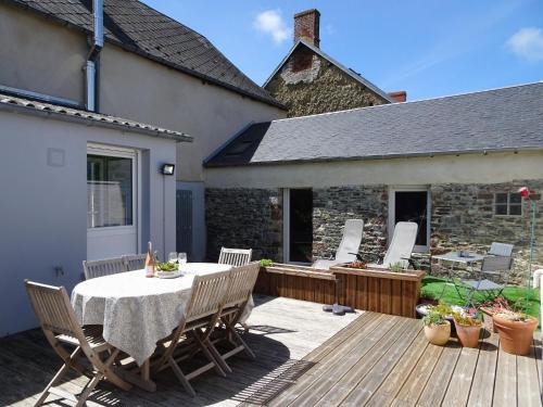 Bricqueville-sur-Mer Casa | Stone House in Bricqueville near Sandy Beach