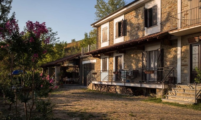 Melazzo Cabaña | casa de piedra rodeada por la naturaleza para unas vacaciones con la familia