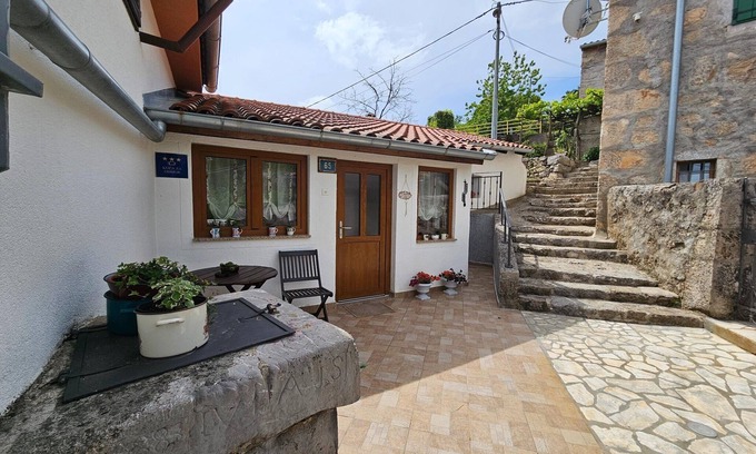 Opatija Casa | Casa de piedra en Dobrec con vistas y jacuzzi
