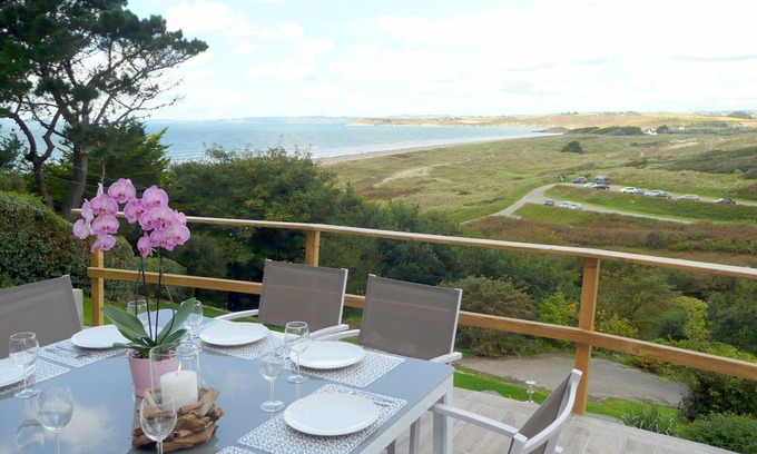 Sainte-Anne-la-Palud Casa | Casa de Piedra en Bretaña con Vista al Mar