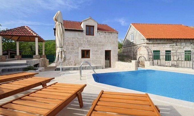 Biokovsko Selo Casa | Casa de piedra en Makarska con piscina y vistas