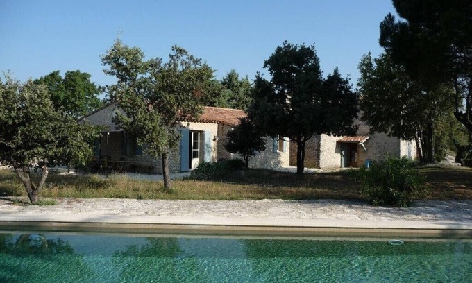 Buoux Casa | Casa de piedra en la plantación de trufas robles en las colinas de Buoux