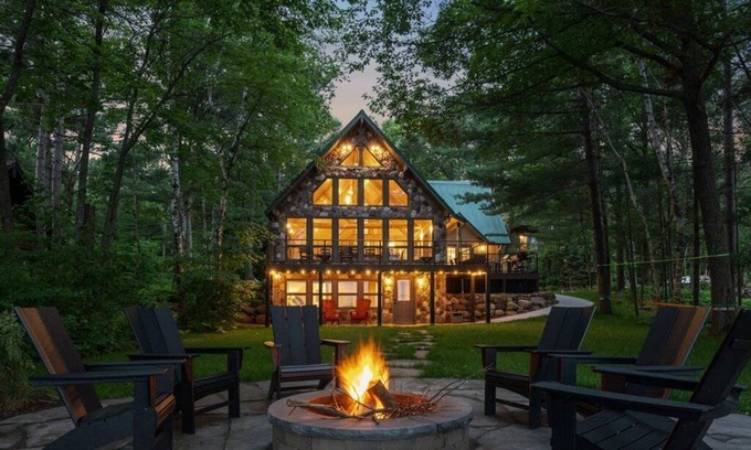 Breezy Point Cabina | Stone House- the perfect multi-family stay