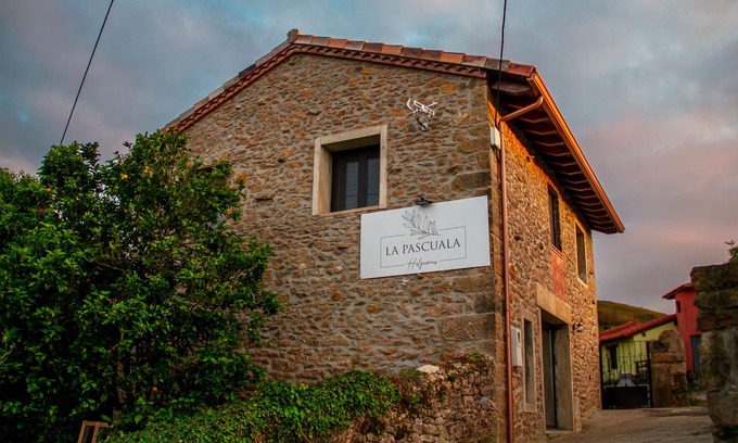 Helgueras Cabaña | CASA DE PIEDRA CON JARDÍN ENTRE EL MAR Y LA MONTAÑA