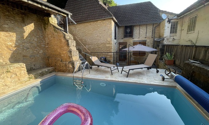 Montignac Chalet De Esquí | Casa de piedra con piscina y terraza para 6