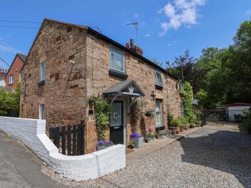 Pontblyddyn Casa | Stone Houses