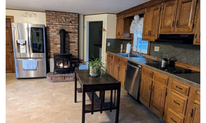 Hillsboro Casa | Stone Pond Farm sleeps 9, peaceful, family friendly, quaint country farmhouse.