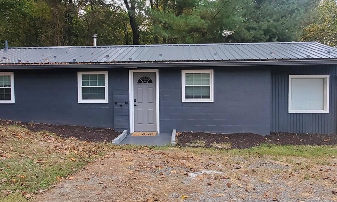 Confluence Casa | Stone's Throw Cabin moments away from the best of the Laurel Highlands!