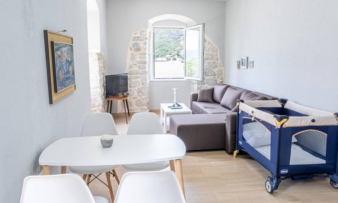 Lepetane Apartamento | Stone Studio Flat 1 min to Beach in Tivat