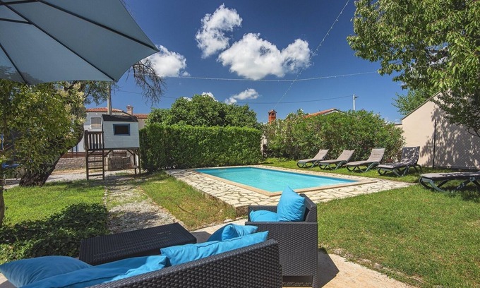 Stranici kod Lovreca Casa | Chalet de piedra donde se admiten mascotas y con piscina privada