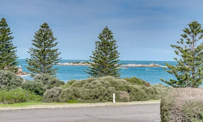 Port Elliot Casa | Stoneferry- A Beachfront Beauty - Free Wifi