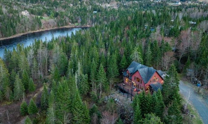 Stoneham-et-Tewkesbury Cabaña | Stoneham's St-Évasion / 25 min from Quebec - SPA for 9 - Billiards - Waterfront