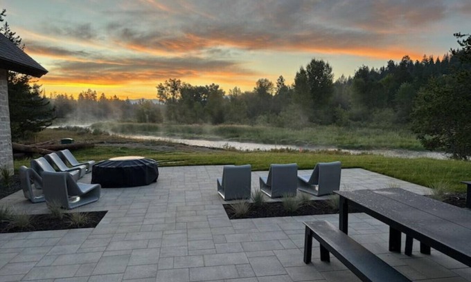 McCall Apartamento | Luxury Meets McCall Adventure on the Payette River