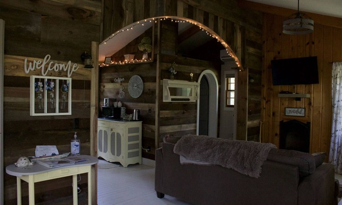 Rice Lake Cabaña | Stonehaven Cottages - "The Turtle Cottage"