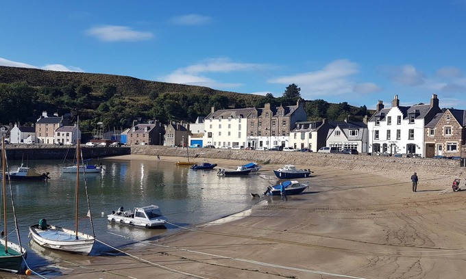 Stonehaven Apartamento | Stonehaven Home with a spectacular harbor view.