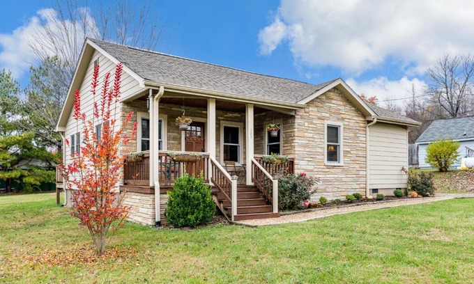 Black Mountain Casa | Stonehouse Cottages B