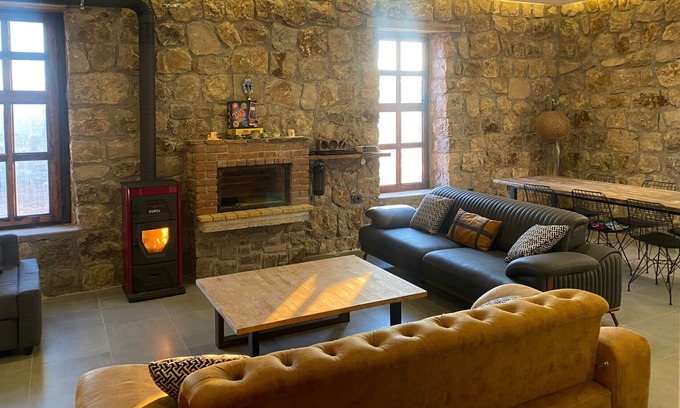 Karaoz Casa | Lovely Stonehouse with Pool and Backyard in Izmir