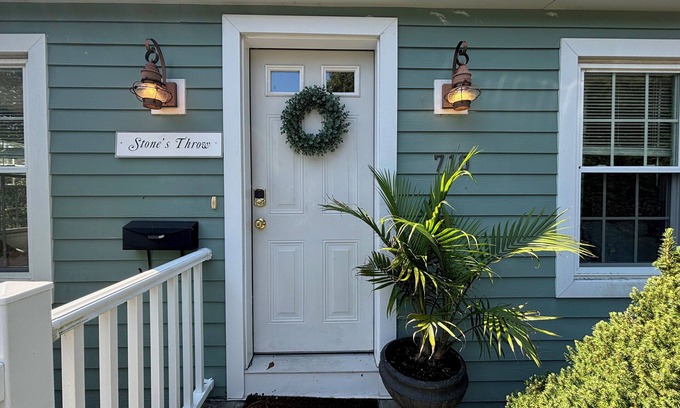 Dartmouth Casa | Stones Throw Waterfront
