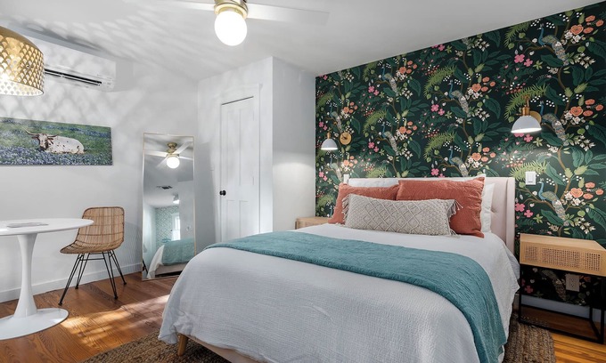 Stonewall Casa | Stonewall Bungalow 2 - Sleeps 2