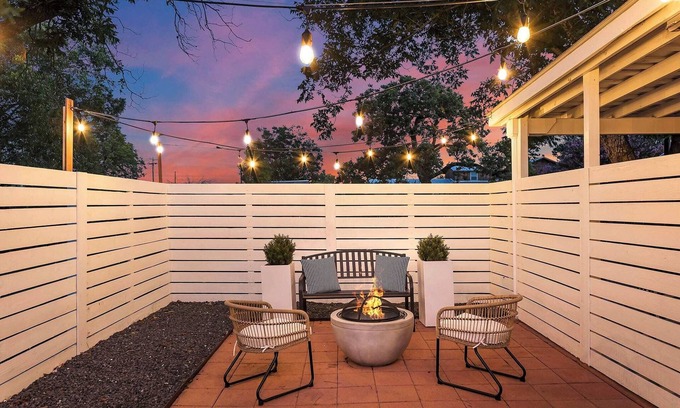 Stonewall Casa | Stonewall Bungalow 3 - Sleeps 4