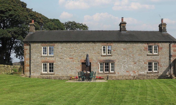 Upper Hulme Cabaña | STONEY CLIFFE FARM, family friendly, with hot tub in Leek