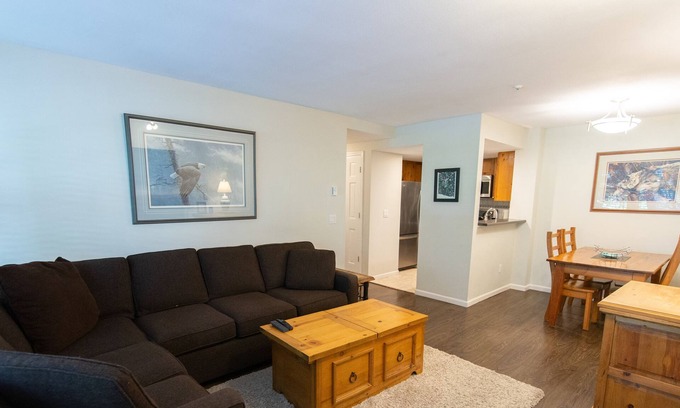 Village North Condominio | Stoney Creek Northstar 32 - Condominio renovado en planta baja en Whistler Village