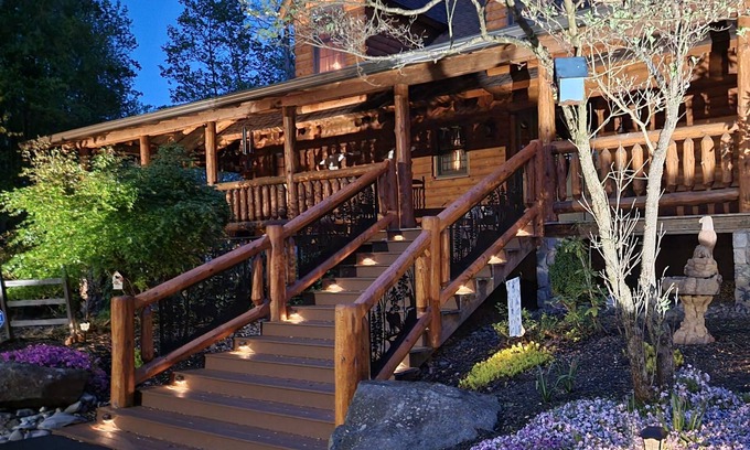 Kintnersville Cabina | Stoney Ridge Lodge, 10K sq. ft. Beautiful Log Relaxing Luxury. Vacation/Wedding