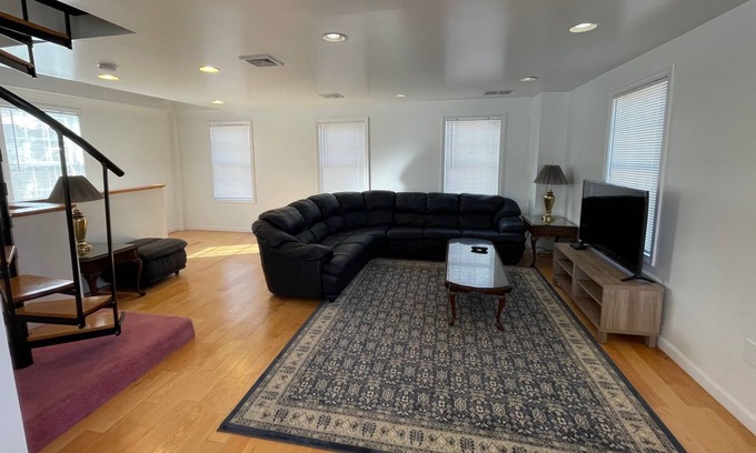 Westerly Casa | Stonington CT - 2 minute walk to Downtown Westerly