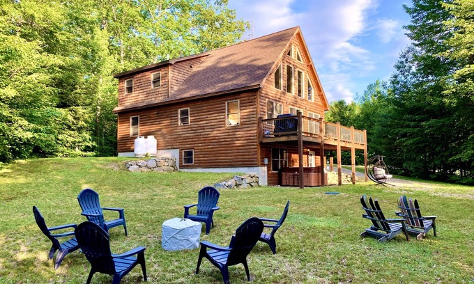 Bethel Chalet De Esquí | STOP! Hot tub, deck w/Sunday River Mountain Views