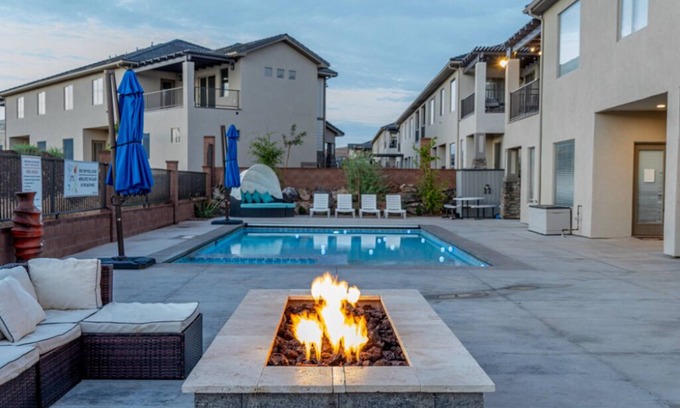Hurricane Casa | Stop! Only Fun Guests Welcome - Zion Views - Private Pool & Hot Tub, Lazy River
