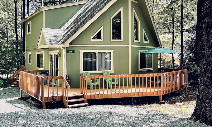 Pocono Lake Casa | STOP SCROLLING & CHECK OUT OUR REVIEWS. NO ADDITIONAL FEES TO ENTER COMMUNITY