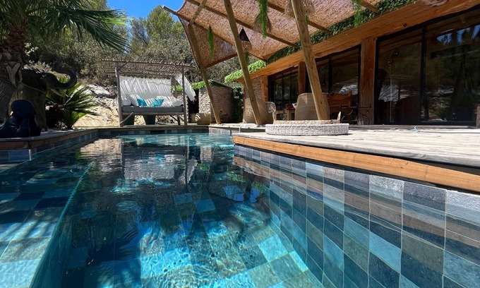 Lancon-Provence Casa | Stopover in Bali