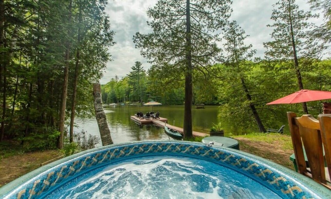 Trent Lakes Casa | Stornoway Cottage just 5 ft from White Lake