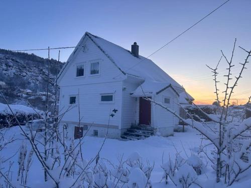 Fana Casa | Stort, koselig hus i naturområde