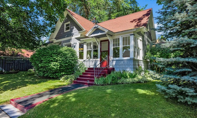 Garden District Casa | Story book 1920's home in down town Coeur d'Alene with AC, WiFi