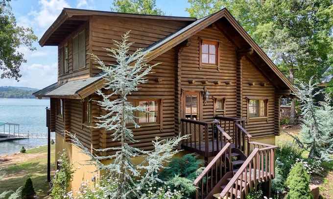 Cedar Cliff Cabina | Storybook Alpine Log Cabin -Authentic Piece of Bavarian History on Lake Chatuge