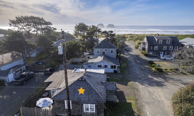 Rockaway Beach Cabaña | Storybook Beach Cottage *Retreat* at Twin Rocks