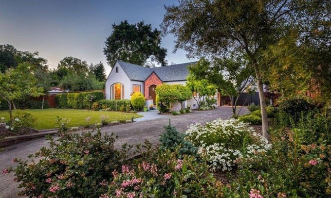 Junior College Neighborhood Association Casa | Storybook Cottage en el corazón del país del vino