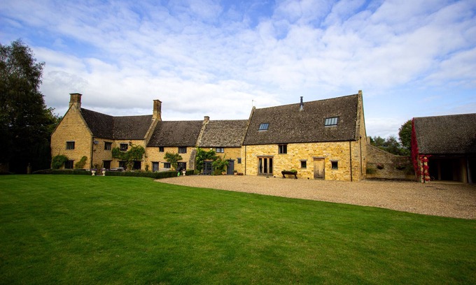 Whichford Casa | Stourton Manor - Cotswolds Manor House Over 4 Acres
