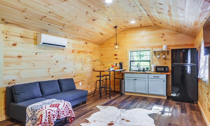 Lynx Cabina | Stout Cabin w/ Fire Pit: 1 Mi to Ohio River!