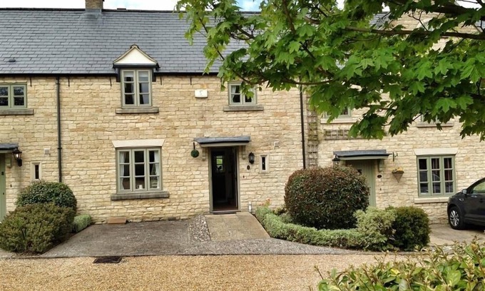 Stow-on-the-Wold Cabaña | CASA DE PISCINA, ideal para familias en Stow-on-The-Wold, Ref 988649